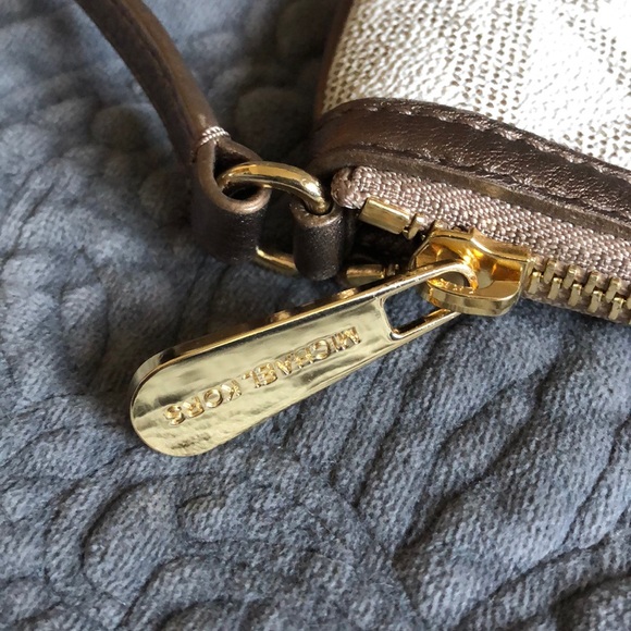 NWOT Michael Kors Small Crossbody Pouch - Picture 5 of 8